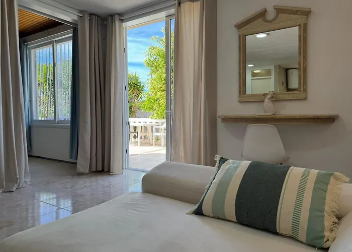 Americas 4-bedroom Nearby The Private Parking Vila
